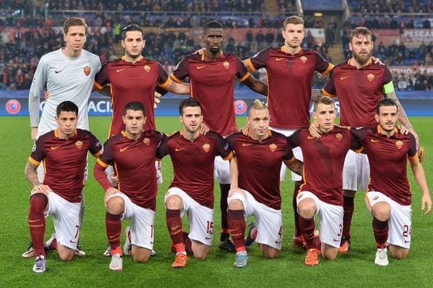 UEFA Champions League 2015 2016 - AS Rom - Hintere Reihe v.li.: Wojciech Szczesny, Kostas Manolas, Antonio Rüdiger, Edin Dzeko, Daniele De Rossi; vorn: Juan Iturbe, Iago Falque, Miralem Pjanic, Radja Nainggolan, Lucas Digne, Alessandro Florenzi. 
