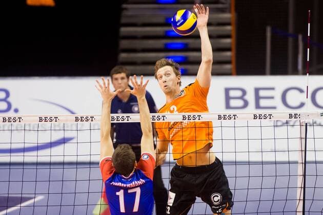 10.12.2015, xfrx, Volleyball DVV Pokal, BR Volleys Berlin - United Volleys Frankfurt, emspor v.l. Jan Zimmermann (United Volleys RheinMain),Paul Carroll (Berlin Recycling)