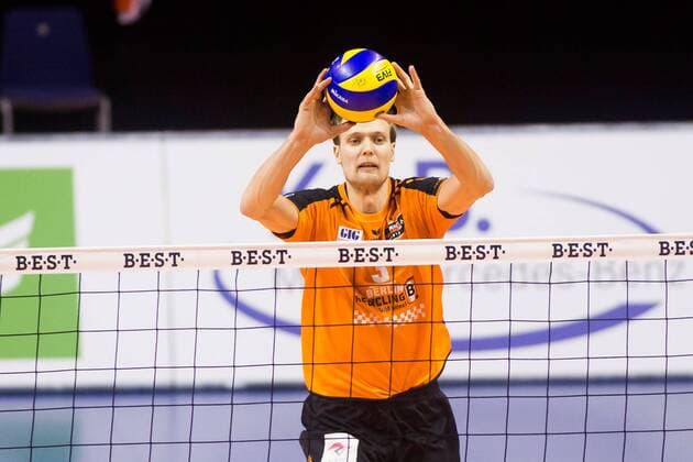 10.12.2015, xfrx, Volleyball DVV Pokal, BR Volleys Berlin - United Volleys Frankfurt, emspor v.l. Robert Kromm (Berlin Recycling)