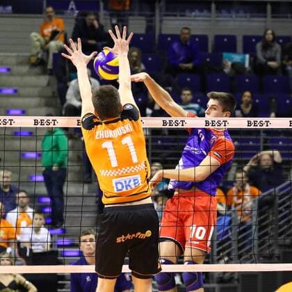 Berlin Moritz Reichert ( 10, United Volleys RheinMain), Tsimafei Zhukouski ( 11, Berlin Recycling Volleys), Berlin Recycling Volleys vs. United Volleys RheinMain, Volleyball, DVV-Pokal, 10.12.2015, Copyright: Hundt Eibner-Pressefoto EP_MHT