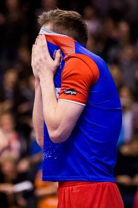 10.12.2015, xfrx, Volleyball DVV Pokal, BR Volleys Berlin - United Volleys Frankfurt, emspor v.l. Jan Klobucar (United Volleys RheinMain) frusttriert,traurig,wuetend,fassungslos