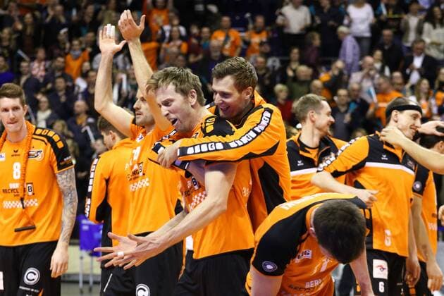 Berlin Erleichterung bei den BR Volleys nach dem Fuenf-Satz-Sieg gegen Volley United RheinMain , Berlin Recycling Volleys vs. United Volleys RheinMain, Volleyball, DVV-Pokal, 10.12.2015, Copyright: Hundt Eibner-Pressefoto EP_MHT
