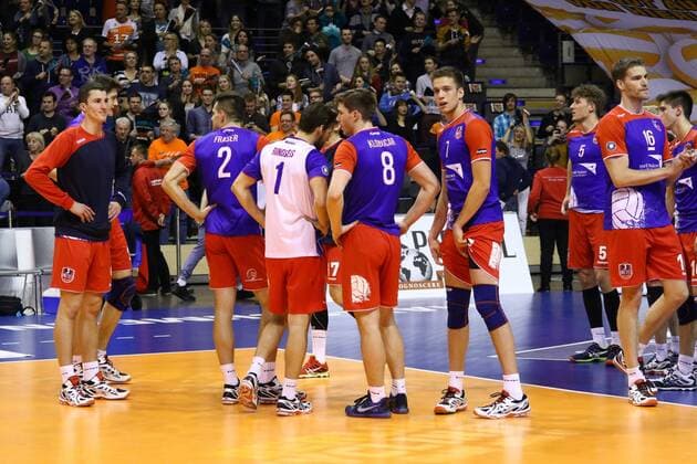 Berlin Enttaeuschung bei den Hessen nach der knappen Fuenf-Satz-Niederlage, Berlin Recycling Volleys vs. United Volleys RheinMain, Volleyball, DVV-Pokal, 10.12.2015, Copyright: Hundt Eibner-Pressefoto EP_MHT
