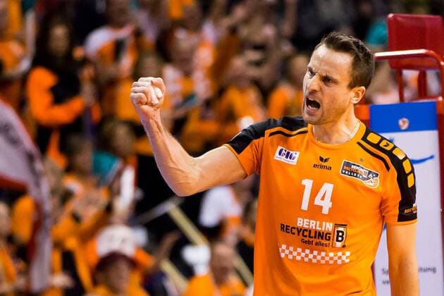 10.12.2015, xfrx, Volleyball DVV Pokal, BR Volleys Berlin - United Volleys Frankfurt, emspor v.l. Tomas Kmet (Berlin Recycling) Freude,froehlich,lachend