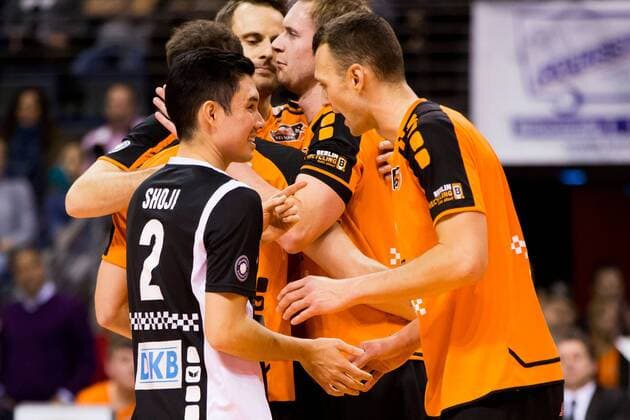 10.12.2015, xfrx, Volleyball DVV Pokal, BR Volleys Berlin - United Volleys Frankfurt, emspor v.l. BR Volleys Berlin feiern Punktgewinn