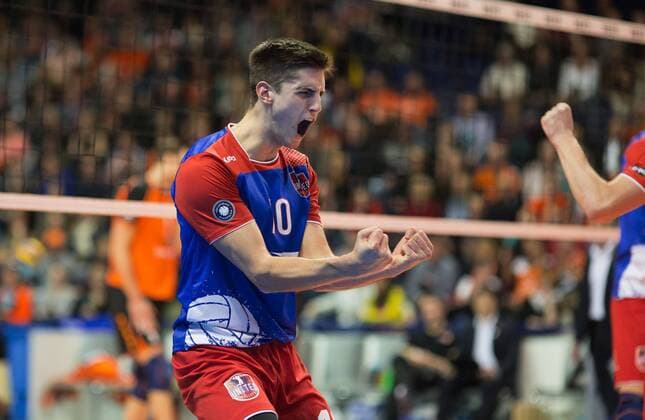 Berlin, Deutschland, 10.12.2015: Volleyball DVV Pokal Saison 2015 2016 Halbfinale - BR Volleys - United Volleys RheinMain. Moritz Reichert (United Volleys 10)