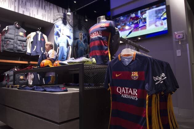 MEXICO CITY, Dec. 10, 2015 -- A man selects items of FC Barcelona Barca during the opening of the official FC Barcelona store in Mexico City, capital of Mexico, on Dec. 10, 2015. Football club Barcelona opened its first offical store in Mexico City on Thursday. ) (ah) (sp) (SP)MEXICO-MEXICO CITY-SOCCER-FC BARCELONA STORE AlejandroxAyala 