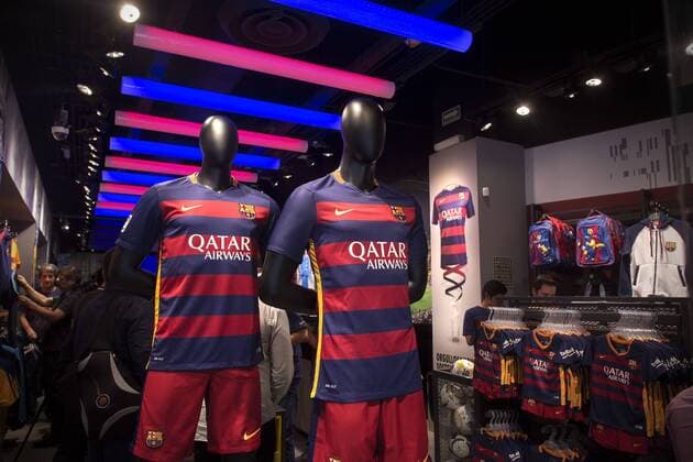 MEXICO CITY, Dec. 10, 2015 -- People view items of FC Barcelona Barca during the opening of the official FC Barcelona store in Mexico City, capital of Mexico, on Dec. 10, 2015. Football club Barcelona opened its first offical store in Mexico City on Thursday. ) (ah) (sp) (SP)MEXICO-MEXICO CITY-SOCCER-FC BARCELONA STORE AlejandroxAyala 