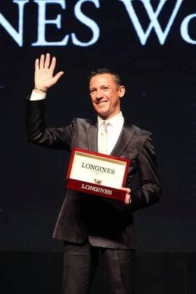 11.12.2015, Hong Kong, Hongkong, CHN, CHINA - Jockey Frankie Dettori with his Longines watch after the LONGINES World™s Best Jockey Award ceremony. (Jockey, Dettori, Ehrung, Portrait, Portraet, Porträt) 104D111215HONGKONG.JPG