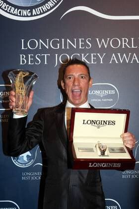 11.12.2015, Hong Kong, Hongkong, CHN, CHINA - Jockey Frankie Dettori poses with the trophy and his Longines watch after the LONGINES World™s Best Jockey Award ceremony. (Jockey, Dettori, Ehrung, Portrait, Portraet, Porträt) 107D111215HONGKONG.JPG