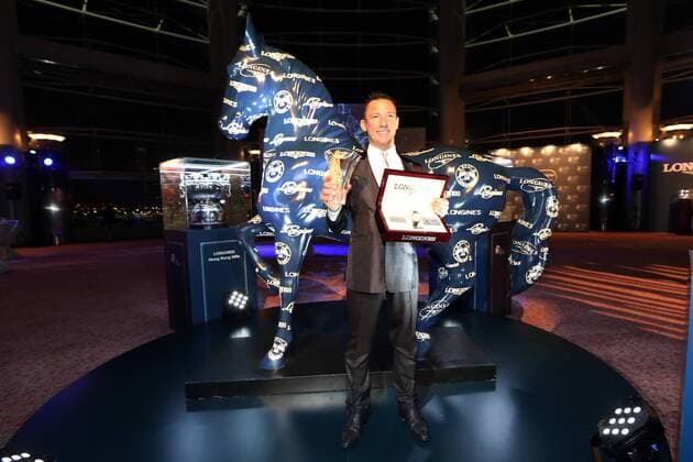 11.12.2015, Hong Kong, Hongkong, CHN, CHINA - Jockey Frankie Dettori poses with the trophy and his Longines watch after the LONGINES World™s Best Jockey Award ceremony. (Jockey, Dettori, Ehrung, Portrait, Portraet, Porträt) 112D111215HONGKONG.JPG