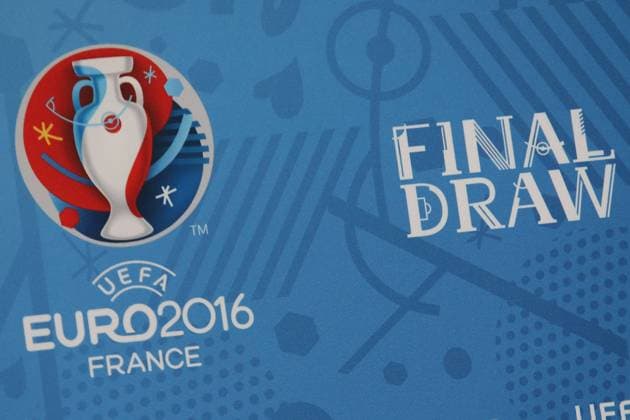 12.12.2015, xjfx, Fussball EM 2016 Auslosung Gruppen, emspor, v.l. Logo UEFA EURO EM Europameisterschaft Fussball 2016 France, Auslosung