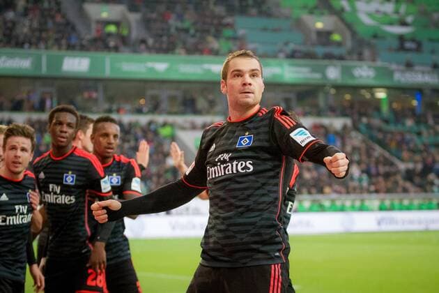 Wolfsburg, 12. Dezember 2015 Fussball, Bundesliga, 16. Spieltag, VfL Wolfsburg Hamburger SV: Der Vorbereiter zur Führung: Pierre-Michel Lasogga (HSV)