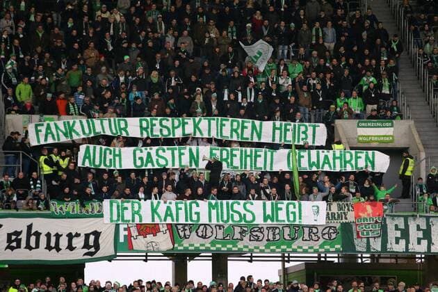 Wolfsburg Transparent in der Wolfsburger Fankurve, VfL Wolfsburg vs. Hamburger SV, Fussball, 1. Bundesliga, 12.12.2015, Copyright: Hundt xEibner-Pressefoto EP_mht