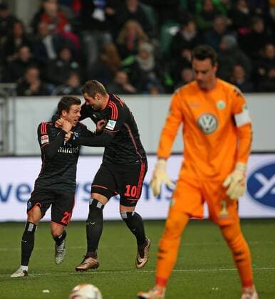 12.12.2015, Fussball 1.Bundesliga 2015 2016, 16.Spieltag, VfL Wolfsburg - Hamburger SV, in der Volkswagen Arena, Wolfsburg. Jubel v.l. Torschütze Nicolai Müller (Hamburg) und Pierre-Michel Lasogga (Hamburg) zum Tor zum 0:1 