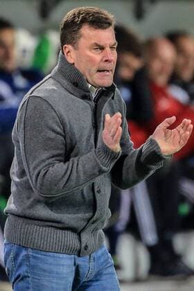 Deutschland, Wolfsburg , Volkswagen Arena, Fussball, 1. Bundesliga, Saison 2015 2016 , VFL Wolfsburg - Hamburger SV , Trainer Dieter Hecking (Wolfsburg) applaudiert