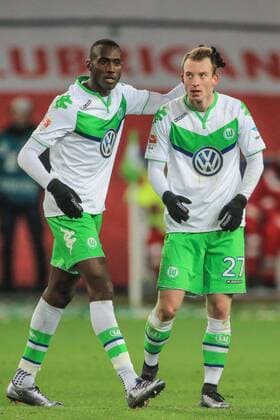 Deutschland, Wolfsburg , Volkswagen Arena, Fussball, 1. Bundesliga, Saison 2015 2016 , VFL Wolfsburg - Hamburger SV , Jubel nach dem 1:1 von Maximilian Arnold,Josuha Guilavogui(Wolfsburg)