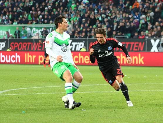 Wolfsburg Nicolai Mueller ( 27, Hamburger SV) bejubelt seinen Treffer zum 1:0, Marcel Schaefer ( 4, VfL Wolfsburg) kam zu spaet, VfL Wolfsburg vs. Hamburger SV, Fussball, 1. Bundesliga, 12.12.2015, Copyright: Hundt xEibner-Pressefoto EP_mht