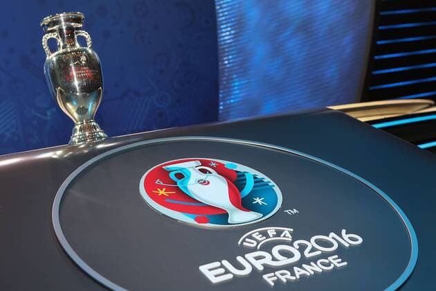 12.12.2015, xjfx, Fussball EM 2016 Auslosung Gruppen, emspor, v.l. UEFA EURO EM Europameisterschaft Fussball 2016 Pokal Henri-Delaunay, Coupe Henri-Delaunay