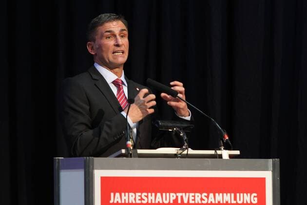 FUSSBALL - JAHRESHAUPTVERSAMMLUNG 2015 - 12.12.2015, 1. FC KAISERSLAUTERN Jahreshauptversammlung 2015, Vorstandsvorsitzender STEFAN KUNTZ (FCK), -