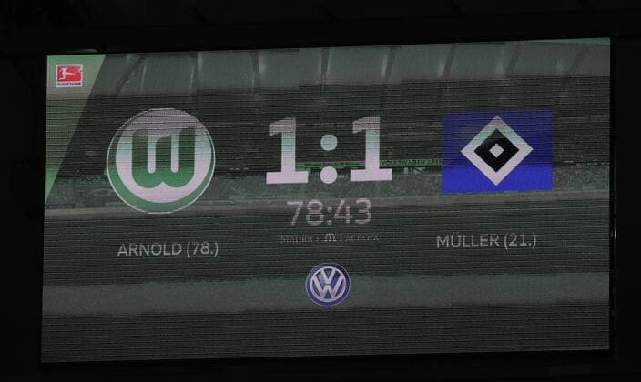Anzeigentafel 1-1 Ausgleich durch Maximilian Arnold (VfL Wolfsburg)