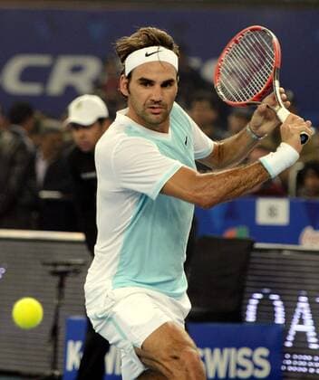 (151213) -- NEW DELHI, Dec. 13, 2015 -- Swiss Roger Federer of UAE Royals returns the ball against Spanish Rafael Nadal of Indian Aces during the International Premier Tennis League (IPTL) in New Delhi, India, Dec. 12, 2015. Indian Aces won 30-19. ) (SP)INDIA-NEW DELHI-TENNIS-IPTL Stringer 