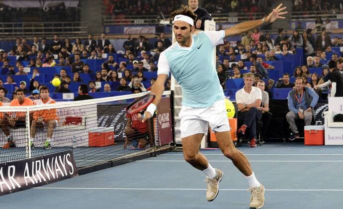 (151213) -- NEW DELHI, Dec. 13, 2015 -- Swiss Roger Federer of UAE Royals returns the ball against Spanish Rafael Nadal of Indian Aces during the International Premier Tennis League (IPTL) in New Delhi, India, Dec. 12, 2015. Indian Aces won 30-19. ) (SP)INDIA-NEW DELHI-TENNIS-IPTL Stringer 