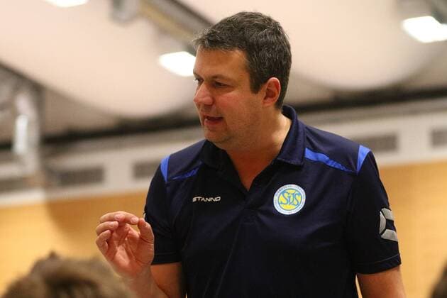 12.12.2015 - Volleyball - 2. Bundesliga Süd Männer - Saison 2015 2016 - SV Schwaig gg Leipzig - JüRa - Michael Raddatz (Trainer SV Schwaig ) spricht