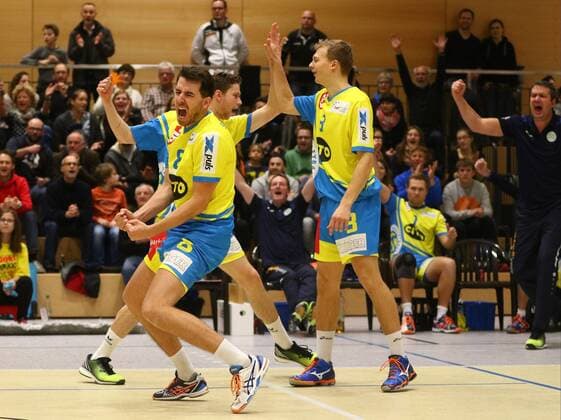 12.12.2015 - Volleyball - 2. Bundesliga Süd Männer - Saison 2015 2016 - SV Schwaig gg Leipzig - JüRa - Christian Schwabe (8, SV Schwaig ) Jubel Freude nach Satzgewinn
