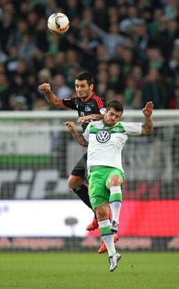 12.12.2015, Fussball 1.Bundesliga 2015 2016, 16.Spieltag, VfL Wolfsburg - Hamburger SV, in der Volkswagen Arena, Wolfsburg. v.l. Emir Spahic (Hamburg) gegen Vieirinha (Wolfsburg) 