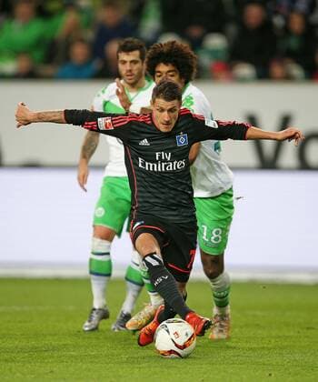 12.12.2015, Fussball 1.Bundesliga 2015 2016, 16.Spieltag, VfL Wolfsburg - Hamburger SV, in der Volkswagen Arena, Wolfsburg. v.l. Vieirinha (Wolfsburg) , Ivo Ilicevic (Hamburg) gegen Dante (Wolfsburg) 