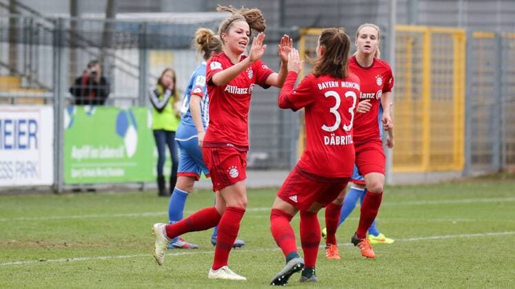 v.li.: Torschützin Melanie Leupolz (FCB, 8) und Sara Ilonka Däbritz (Sara Daebritz, FCB, 33) jubeln über das Tor zum 0:2, Jubel, Torjubel, Torerfolg, celebrate the goal, goal, celebration, Jubel ueber das Tor, optimistisch, Action, Aktion, Fussball, Allianz Frauen-Bundesliga, TSG 1899 Hoffenheim - FC Bayern München, xozx