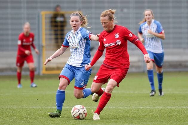 Emily Evels (Hoffenheim, 17), Melanie Behringer (FCB, 7), Zweikampf, Duell, duel, tackle, Dynamik, Action, Aktion, Fussball, Allianz Frauen-Bundesliga, TSG 1899 Hoffenheim - FC Bayern München, xozx
