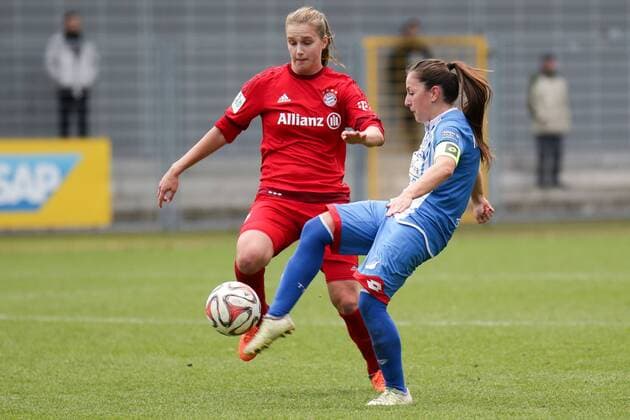 v.li.: Vivianne Miedema (FCB, 10), Martina Moser (Hoffenheim, 7), Fussball, Allianz Frauen-Bundesliga, TSG 1899 Hoffenheim - FC Bayern München, xozx
