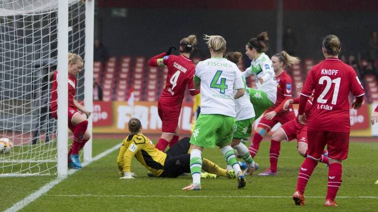 Fußball, Allianz Frauen Bundesliga, 1. FC Köln - VfL Wolfsburg; Caroline Graham Hansen (Wolfsburg, 26) (nicht im Bild) Torschützin zum 1:0 ,scores the goal, Tor, Torschuss, Abschluss, Torabschluss, Torerfolg, Aktion, action. xtgx