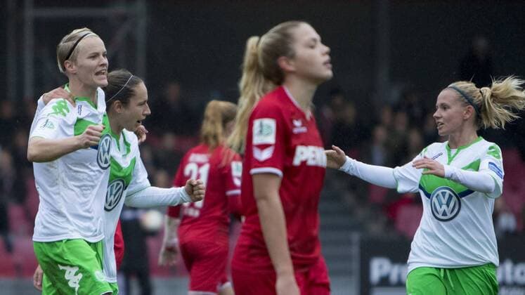 Fußball, Allianz Frauen Bundesliga, 1. FC Köln - VfL Wolfsburg; Wolfsburg Jubel, Torjubel, Freude, Emotion, Torerfolg, Aktion, action, goal, goal celebration, celebrates nach 1:0 durch Caroline Graham Hansen (Wolfsburg, 26). xtgx