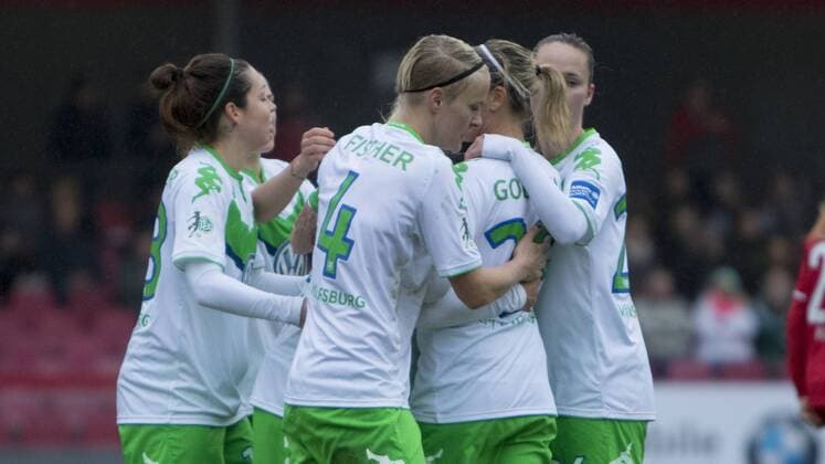 Fußball, Allianz Frauen Bundesliga, 1. FC Köln - VfL Wolfsburg; Wolfsburg Jubel, Torjubel, Freude, Emotion, Torerfolg, Aktion, action, goal, goal celebration, celebrates nach 1:0 durch Caroline Graham Hansen (Wolfsburg, 26). xtgx