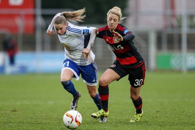 Leverkusen vl. Ana-Maria Crnogorcevic (Frankfurt, 21), Carolin Simon (Leverkusen, 30) , Bayer 04 Leverkusen - 1. FFC Frankfurt, Fussball, Damen, Frauen, Allianz Frauen-Bundesliga, Spieltag 1, 13.12.2015 Copyright: Horn xEibner-Pressefoto EP_bhorn