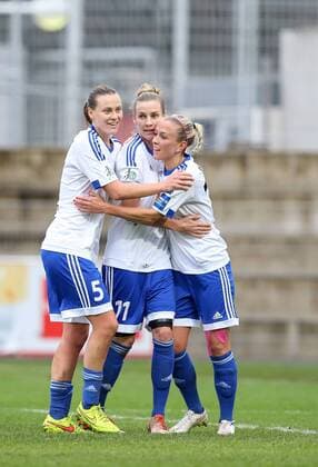 Leverkusen vl. Emily Van Egmond (Frankfurt, 5), Simone Laudehr (Frankfurt, 11), Tor zum 1:0 durch Mandy Islacker (Frankfurt, 17) (rechts), Bayer 04 Leverkusen - 1. FFC Frankfurt, Fussball, Damen, Frauen, Allianz Frauen-Bundesliga, Spieltag 1, 13.12.2015 Copyright: Horn xEibner-Pressefoto EP_bhorn