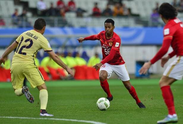 Dec. 13, 2015 - Osaka, Kansai, Japan - Guangzhou forward ROBINHO (C) during the match between Club America vs Guangzhou Evergrande at Nagai Stadium in Osaka. Soccer 2015 - FIFA Club World Cup Japan - Club America vs Guangzhou Evergrande  - ZUMAm119
