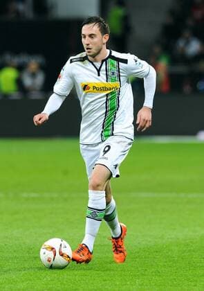 Fussball, Bundesliga, Deutschland, Herren, Saison 2015 2016, 16. Spieltag, BayArena Leverkusen, Bayer Leverkusen (rot) - Bor. Mönchengladbach (weiss) 5:0; Josip Drmic (Gladbach). Aktion, Einzelbild, Freisteller.