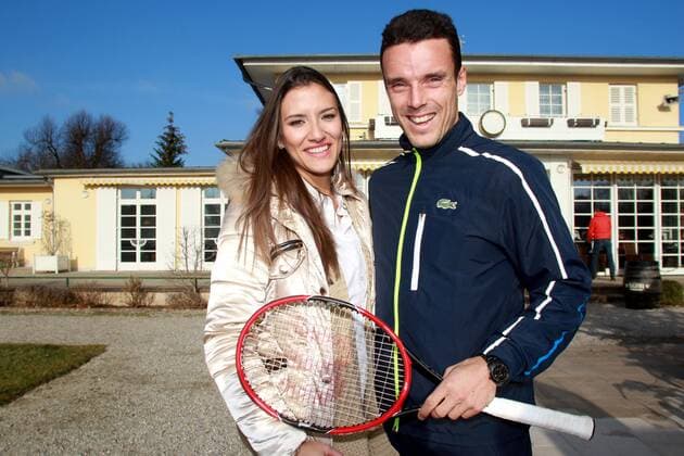 Tennis Präsentation von Roberto Bautista-Agut und Fabio Fognini, Topspieler für die BMW Open by FWU AG 2016 München 14.12.2016 Hier Roberto Bautista-Agut mit Freundin Ana vor dem Iphitos Clubhaus