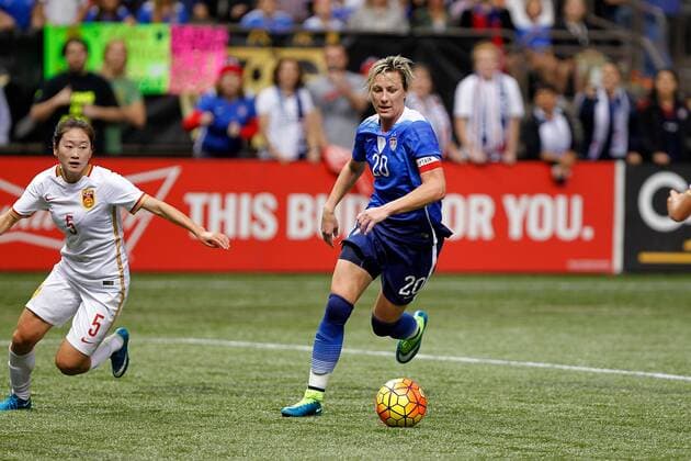 16 December 2015: Abby Wambach 20 of the United States carries the ball past Wu Haiyan 5 of China during an exhibition game at the Mercedes-Benz Superdome in New Orleans, LA. (Photo by Tyler Kaufman Icon Sportswire) SOCCER: DEC 16 Womens - USA v China PR Icon234151215008 EDITORIAL USE ONLY