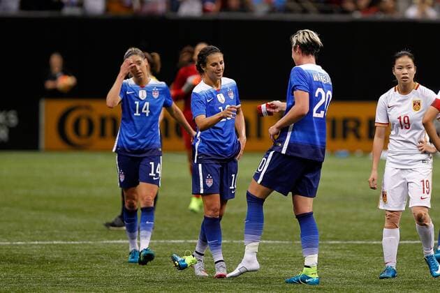 16 December 2015: Abby Wambach 20 of the United States takes off her captain band as she leaves the field for the final time in her career an exhibition game against China at the Mercedes-Benz Superdome in New Orleans, LA. (Photo by Tyler Kaufman Icon Sportswire) SOCCER: DEC 16 Womens - USA v China PR Icon234151215014 EDITORIAL USE ONLY