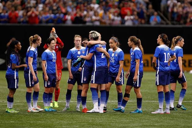 16 December 2015: Abby Wambach 20 of the United States hugs team members as she leaves the field for the final time in her career an exhibition game against China at the Mercedes-Benz Superdome in New Orleans, LA. (Photo by Tyler Kaufman Icon Sportswire) SOCCER: DEC 16 Womens - USA v China PR Icon234151215017 EDITORIAL USE ONLY