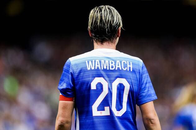 Bilder des Tages - SPORT December 16 - United States of America forward Abby Wambach (20) watching for the ball during the Women s national team Nationalteam Final Victory Tour match between the U.S. Women s National Team and China PR at Mercedes-Benz Superdome in New Orleans, LA. (Photo Stephen Lew Icon Sportswire) SOCCER: DEC 16 Womens - USA v China PR Icon151216000 EDITORIAL USE ONLY