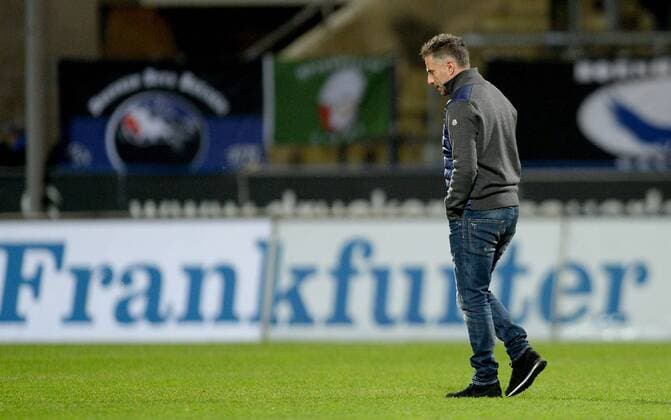 18.12.2015, xfux, Fussball 2.Bundesliga, FSV Frankfurt - Arminia Bielefeld, emspor v.l. Trainer Tomas Oral (FSV Frankfurt) enttaeuscht, enttaeuscht schauend, dissapointed