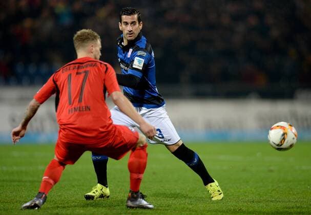 18.12.2015, xfux, Fussball 2.Bundesliga, FSV Frankfurt - Arminia Bielefeld, emspor v.l. Christoph Hemlein (Arminia Bielefeld), Ehsan Haji Safi (FSV Frankfurt)