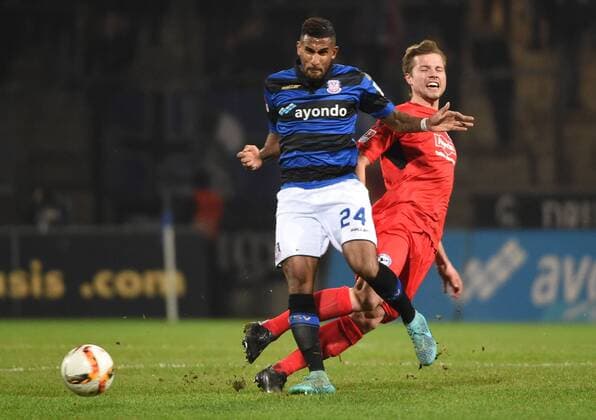 18.12.2015, xjhx, Fussball 2.Bundesliga, FSV Frankfurt - Arminia Bielefeld, emspor v.l. Shawn Maurice Barry (FSV Frankfurt), Julian Boerner (Arminia Bielefeld)