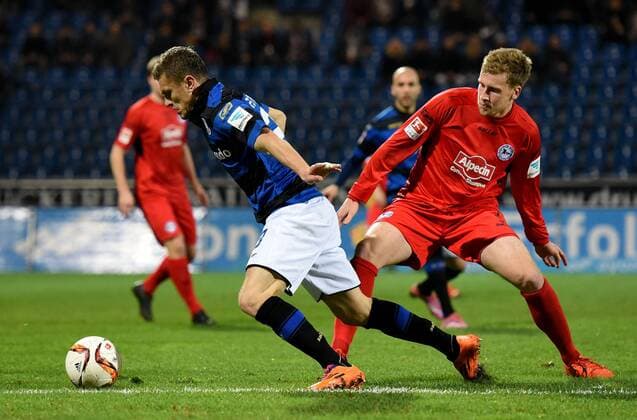 18.12.2015, xfux, Fussball 2.Bundesliga, FSV Frankfurt - Arminia Bielefeld, emspor v.l. Zlatko Dedic (FSV Frankfurt), Brian Behrendt (Arminia Bielefeld)